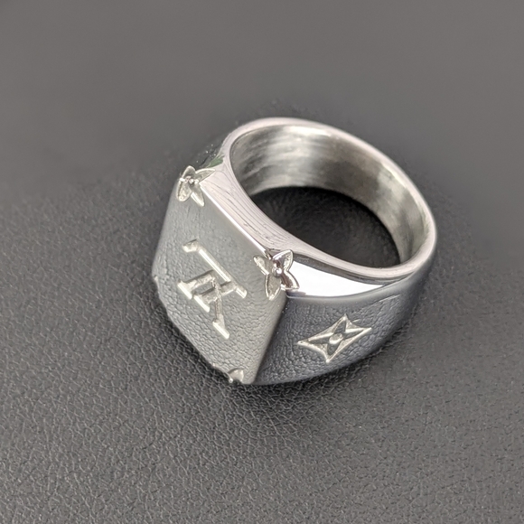 LV Louis Vuitton signature monogram signet ring, large, US7, EU54, N½, 14 unisex - Picture 7 of 14